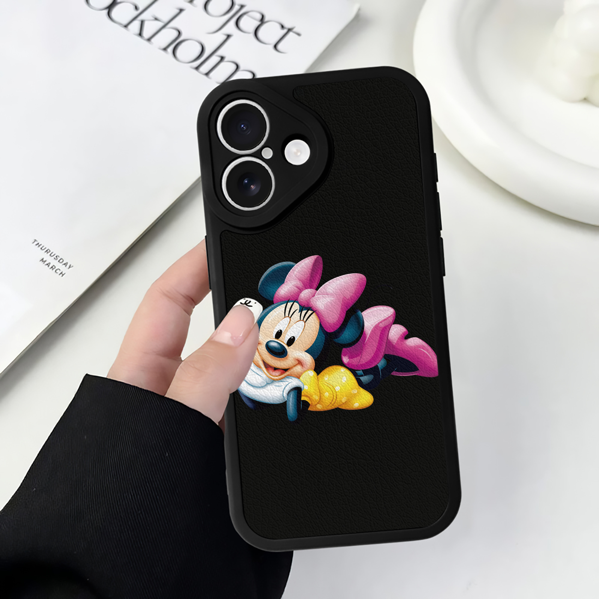 （画像用） ミッキーマウス Mickey Mouse 【iPhone 16シリーズ対応】シリコンスマホケース（レザー調） 材質：シリコン
